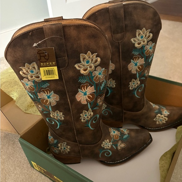 NEW IN BOX - Roper Women’s Riley Floral Cowboy Boots- Vintage Brown Faux Leather - Picture 2 of 6